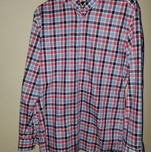 Hugo Boss mens long sleeve dress shirt.